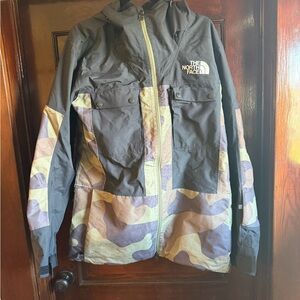 The North Face Black Hooded ski / snowboard Jacket L camo / black
